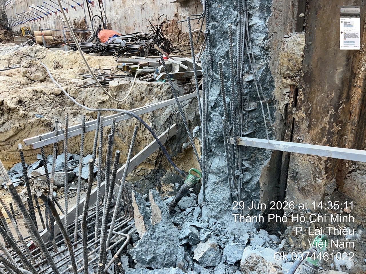 Đục phá móng nhà