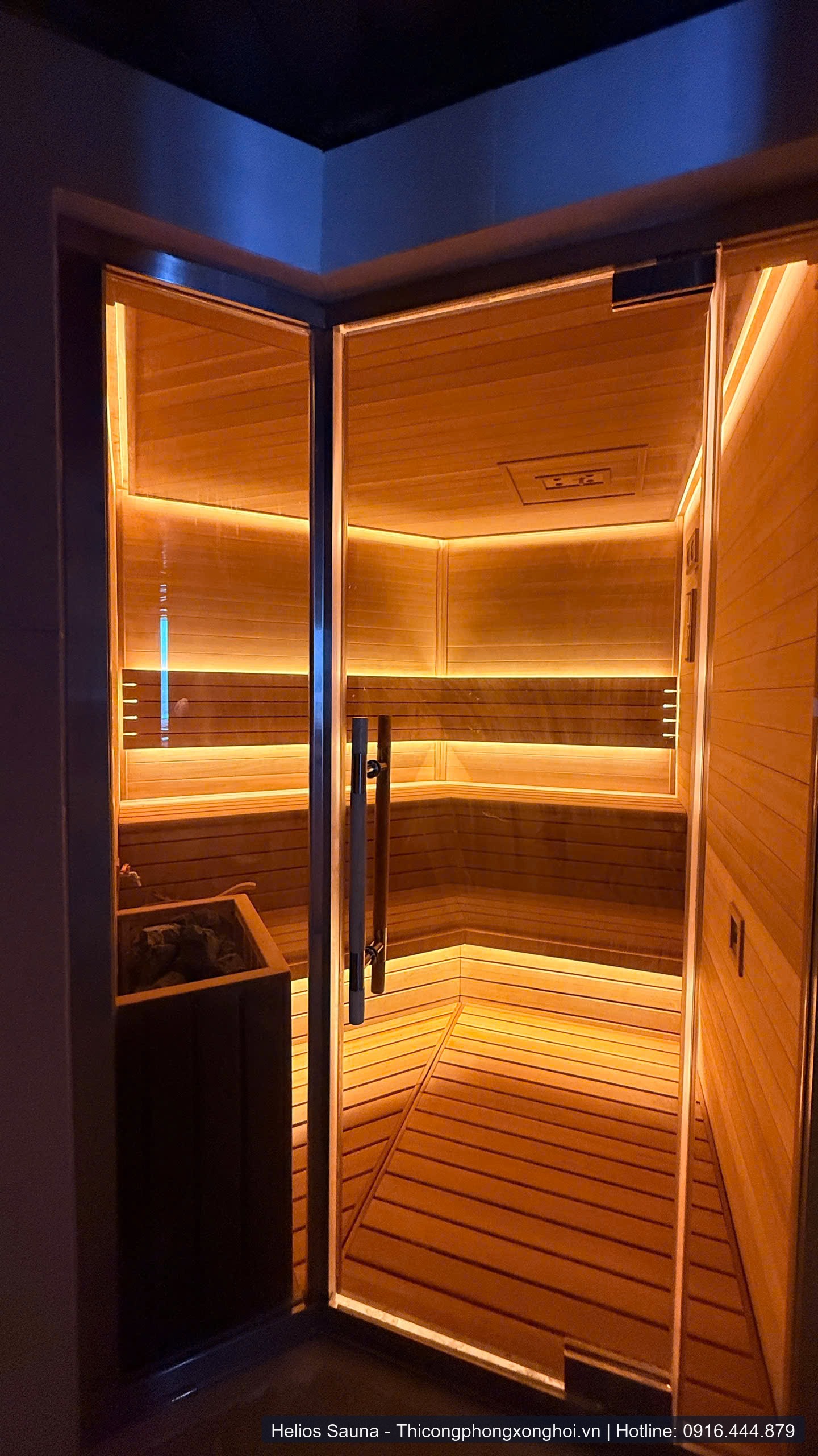 Mẫu Phòng Xông Hơi Hồng Ngoại Gia Đình Cao Cấp (Infrared Sauna) lắp đặt trong phòng ngủ biệt thự